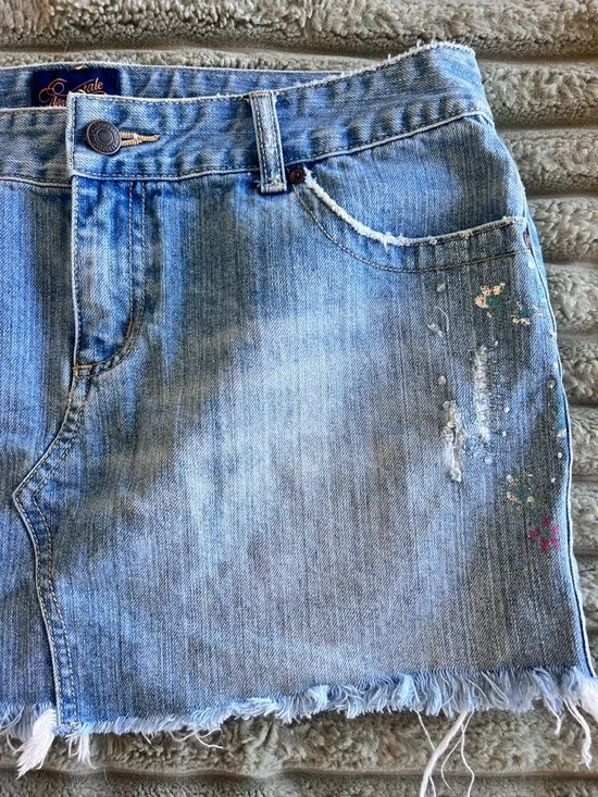 Vintage Y2K Aeropostale Light Blue Denim Mini Skirt with Frayed Hem - Picture 2 of 7